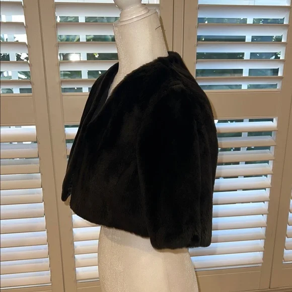 Stylish Chocolate Fur (Nutria) Capelet - Picture 4 of 11